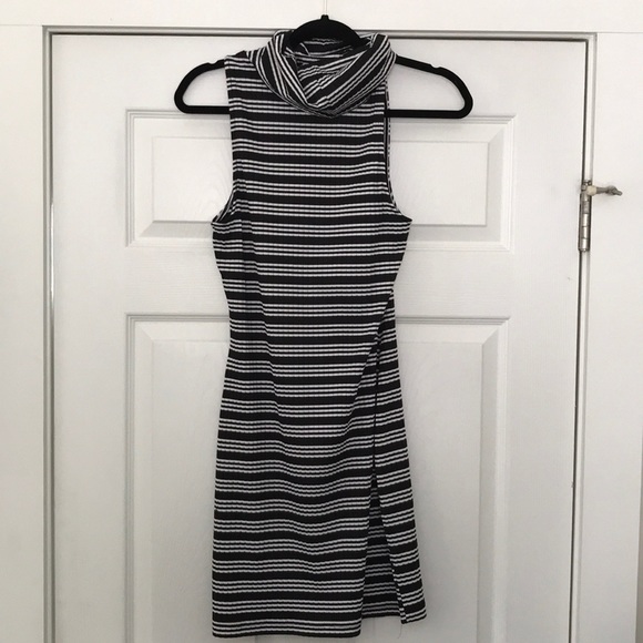 Kendall & Kylie Sleeveless Dresd - Picture 1 of 2